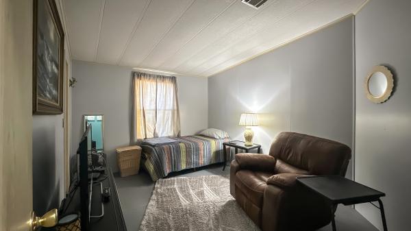 1988 HOME 748-FK-6 Mobile Home