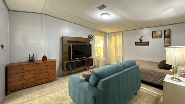 1988 HOME 748-FK-6 Mobile Home