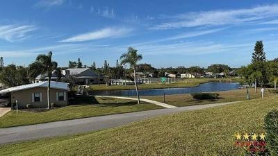 Photo 2 of 21 of home located at 2086 E Lakeview Dr Sebastian, FL 32958