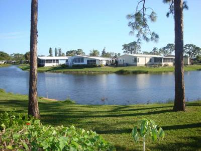 Photo 5 of 25 of home located at 1632 Gulf Coast Drive Naples, FL 34110