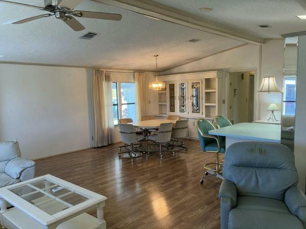 1987 SCHU HS Manufactured Home