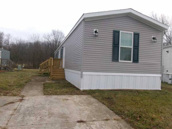 Photo 1 of 2 of home located at 501 Red Oak Dr Kendallville, IN 46755