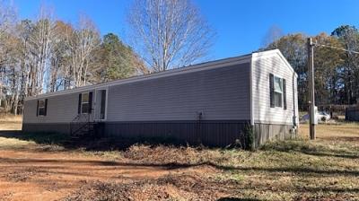 Mobile Home at 1124 County Road 250 Roanoke, AL 36274