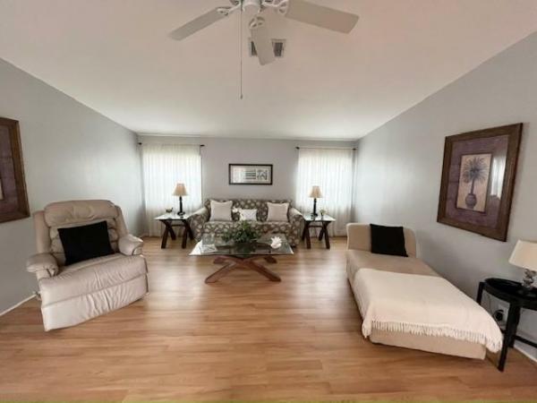 1990 PALM Manufactured Home
