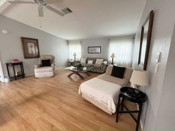 1990 PALM Manufactured Home