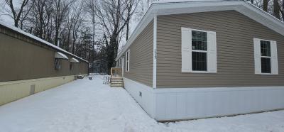 Photo 3 of 8 of home located at 6610 Lear Nagle Rd #175 #175 North Ridgeville, OH 44039