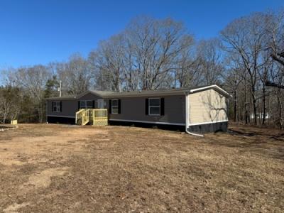 Photo 2 of 25 of home located at 618 George Alewine Rd Due West, SC 29639