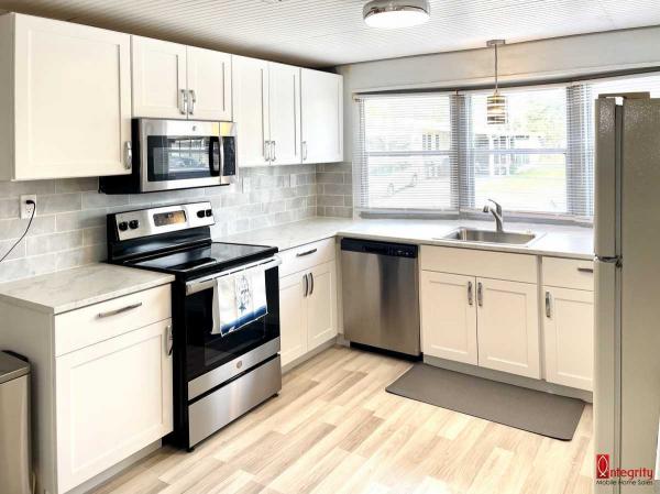 Photo 1 of 2 of home located at 7815 Buena Vista Drive North Ellenton, FL 34222