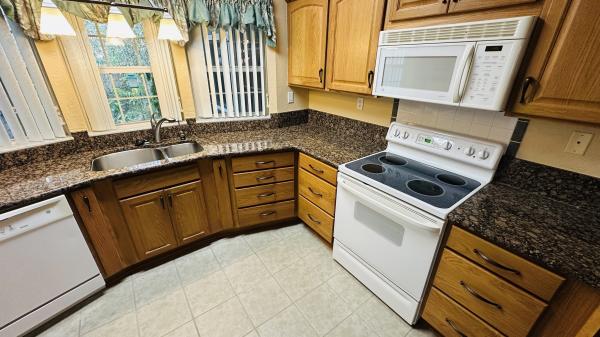 2003 Skyline 2464CTH Mobile Home