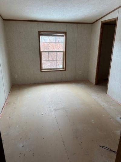 Photo 5 of 6 of home located at 20 Evergreen Dr Burgettstown, PA 15021