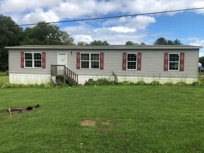 Mobile Home at 16120 Us Route 60 Milton, WV 25541