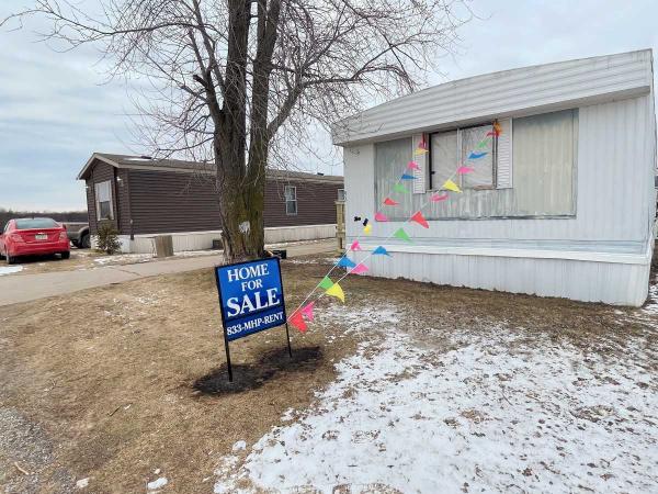 Photo 1 of 2 of home located at 200 N 28th St. Lot 92 Fairfield, IA 52556