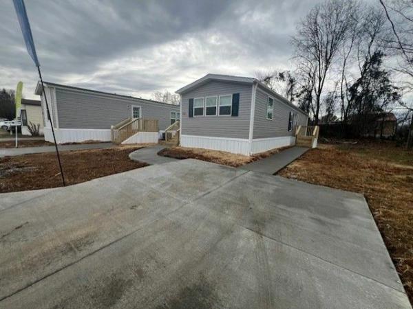 Photo 1 of 2 of home located at 7204 Larkspur Ln Lot #237 Powell, TN 37849