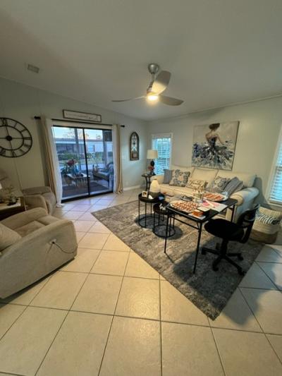 Photo 5 of 16 of home located at 1835 Monticello Dr Naples, FL 34110