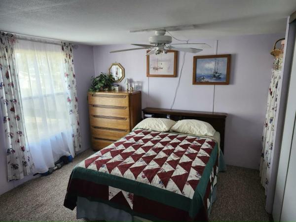 Photo 1 of 2 of home located at 2 Sunrise Ln. Fruitland Park, FL 34731