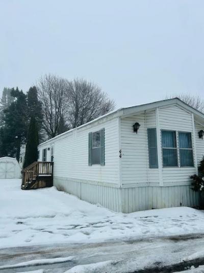 Mobile Home at 44 W. Manor Oxford, MI 48371