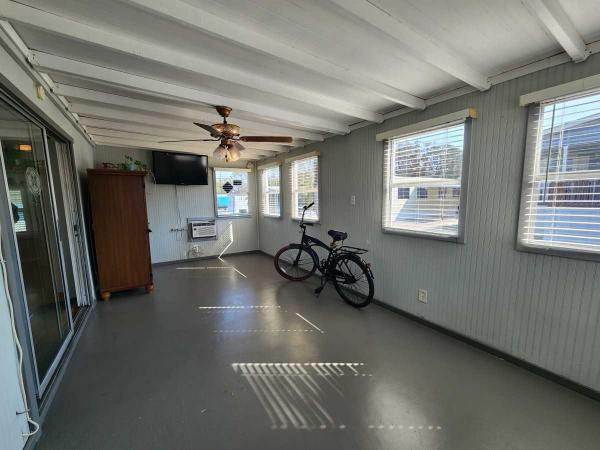 1974 Hillcrest Mobile Home
