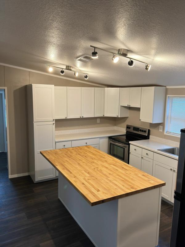 2000 Clayton Homes Inc Mobile Home For Rent
