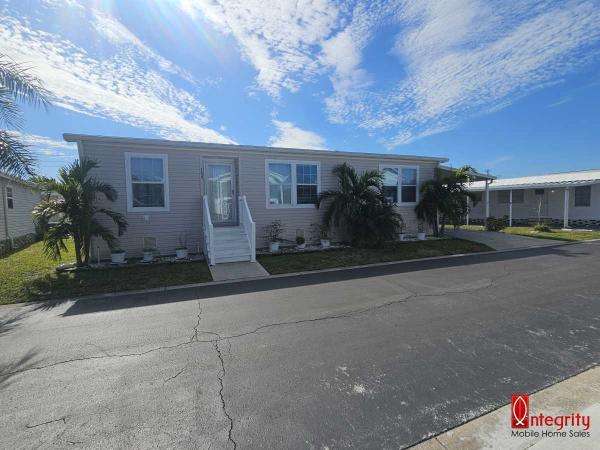 Photo 1 of 2 of home located at 5200 28th St, Lot 164 Saint Petersburg, FL 33714