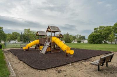 Photo 4 of 5 of home located at 295 Kingsway Dr North Mankato, MN 56003