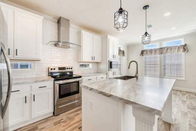 Photo 5 of 42 of home located at 12607 Plumosa Dr Fort Myers, FL 33908