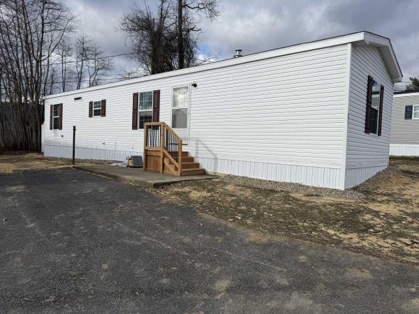 Photo 1 of 2 of home located at Gap View Mobile Home Park Lot 7 Walnutport, PA 18088