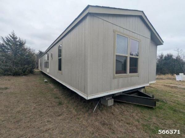 Photo 1 of 2 of home located at Crazy Red's Mobile Homes 8451 Palmer Ln Ponder, TX 76259