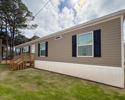 Mobile Home at 901 Massachusetts Ave, Lot 127 Pensacola, FL 32505