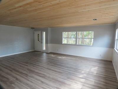Photo 4 of 8 of home located at 1101 Walnut Way Deland, FL 32724