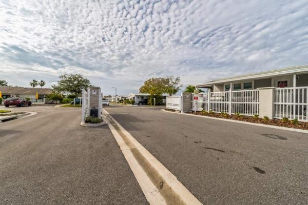 1984 Barrington Manufactured Home