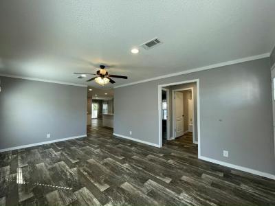 Photo 5 of 21 of home located at 13206 Grape Avenue Grand Island, FL 32735