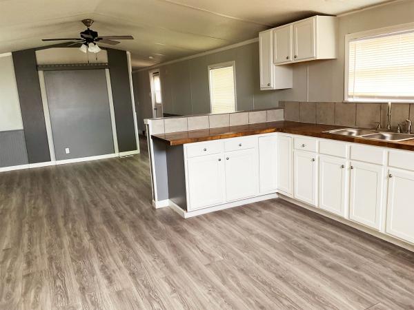 1986 Oak Creek Homes Cedar Ridge Mobile Home