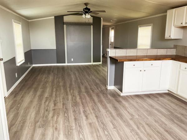 1986 Oak Creek Homes Cedar Ridge Mobile Home