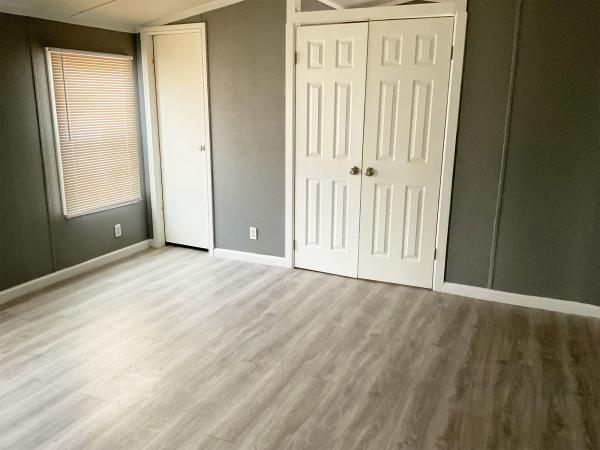 1986 Oak Creek Homes Cedar Ridge Mobile Home