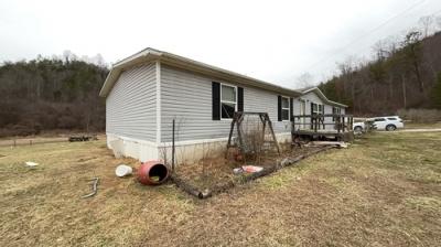 Mobile Home at 2419 Cow Crk Salyersville, KY 41465