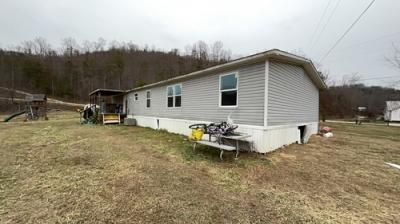 Photo 2 of 18 of home located at 2419 Cow Crk Salyersville, KY 41465