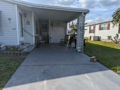 Photo 2 of 18 of home located at 129 E Hampton Dr Auburndale, FL 33823