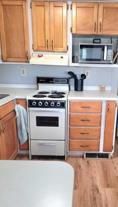 Photo 5 of 14 of home located at 6900 Ulmerton Rd Largo, FL 33771