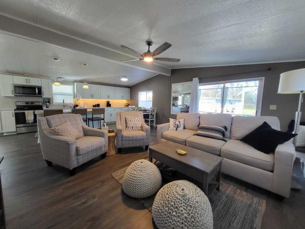 Photo 1 of 2 of home located at 5810 Camelot Dr N Sarasota, FL 34233