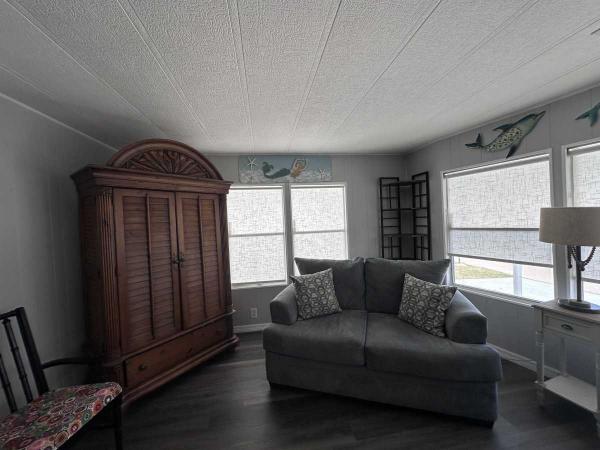 1980 WEST Mobile Home