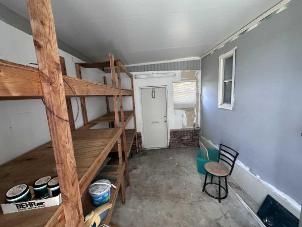 1980 WEST Mobile Home
