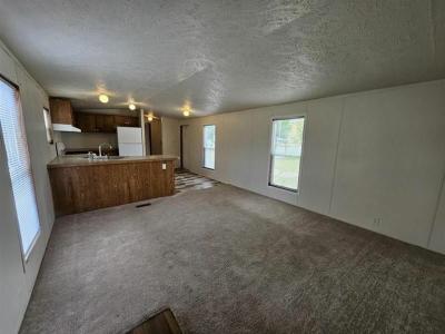 Photo 2 of 19 of home located at 219 Bayport Circle Lot 71 Springport, MI 49284