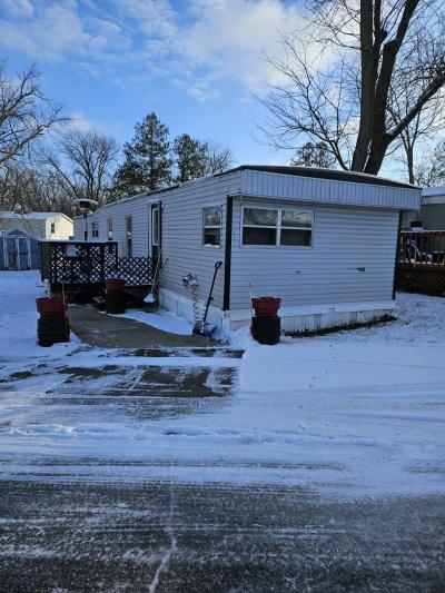 Mobile Home at 2718 Morningdove Hiawatha, IA 52233