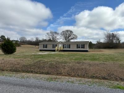 Photo 3 of 24 of home located at 1386 Old Lincoln Hwy Talladega, AL 35160