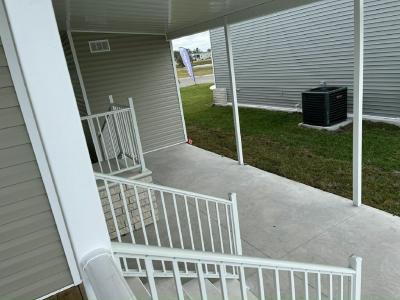 Photo 4 of 20 of home located at 3805 Vine Trail (Site 0015) Ellenton, FL 34222