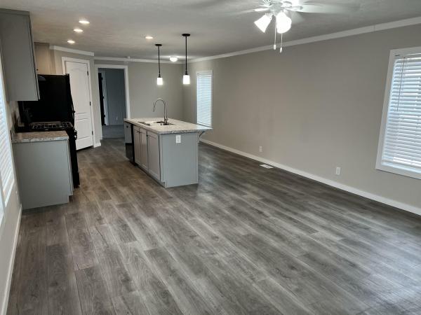 2025 Adventure 81SUN16663AH11  Home