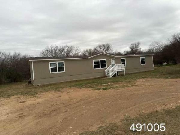 Photo 1 of 2 of home located at 585 County Rd 6753 Devine, TX 78016