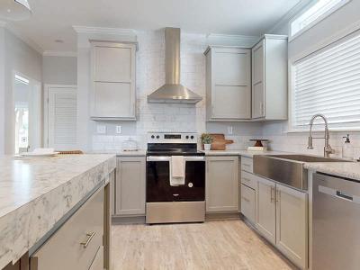 Photo 4 of 26 of home located at 25667 Redblush Circle Bonita Springs, FL 34135
