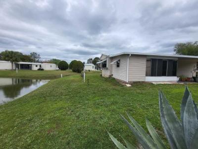 Photo 3 of 4 of home located at 14 Topaz Dr Eustis, FL 32726