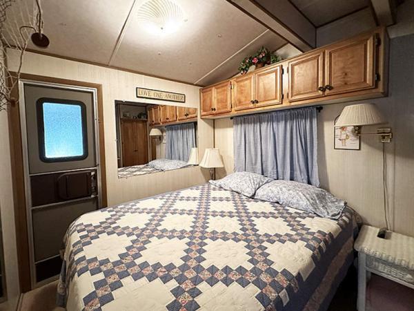 1985 Krop Manufactured Home
